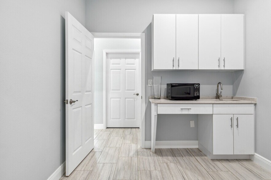 More Photos Of 5265 Park Blvd, Pinellas Park Office For Lease