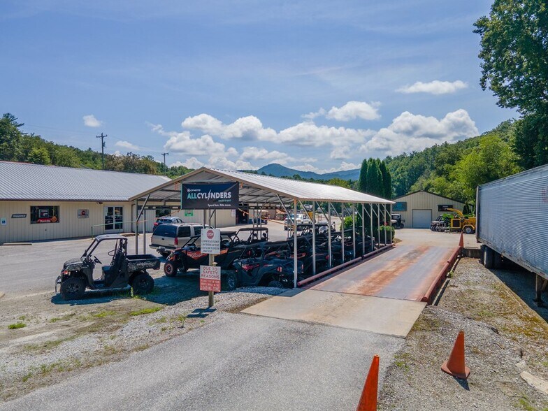 More Photos Of 424 Terrell Rd, Franklin Showroom For Sale