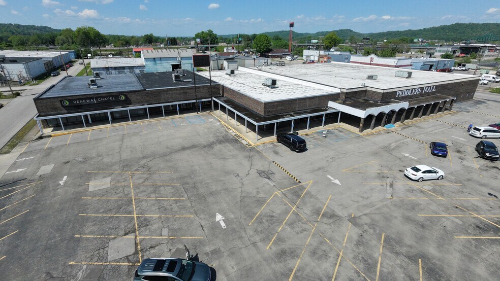 More Photos Of 800-830 14th St W, Huntington Unknown For Lease