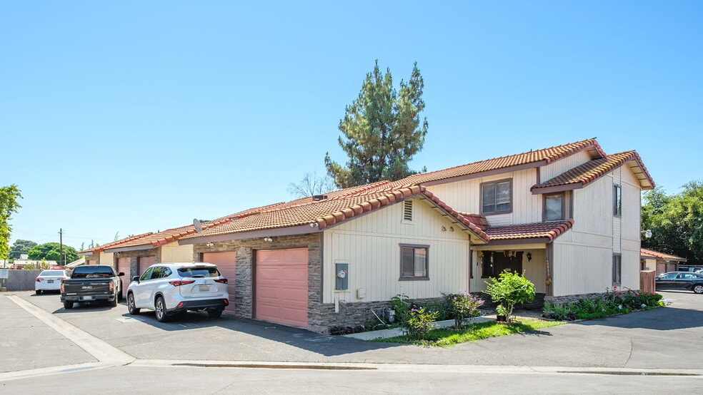 More Photos Of 4308 E Woodward Ave, Fresno Apartments For Sale
