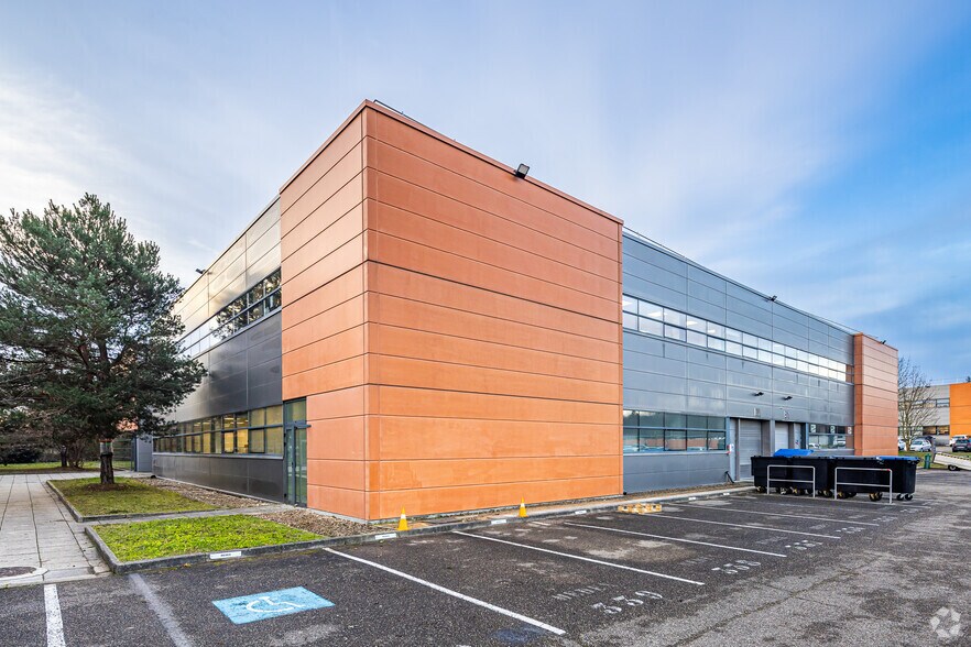 More Photos Of 120 Allée Jacques Monod, Saint-Priest Light Manufacturing For Lease