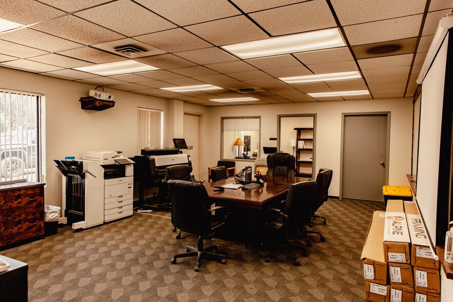 More Photos Of 3448 N Huetter Rd, Post Falls Office For Sale