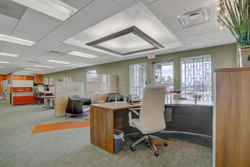 More Photos Of 240 E Sunset Rd, El Paso Office For Lease
