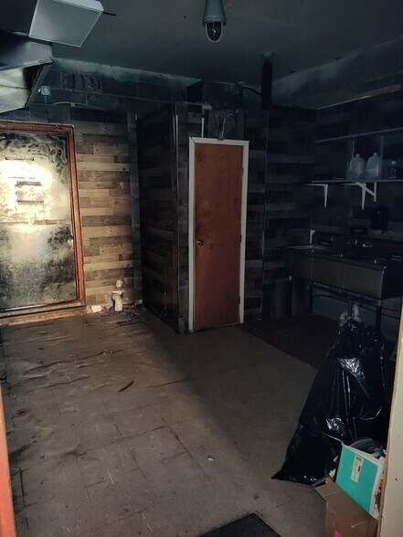 More Photos Of 197-199 N Main St, Freeport Storefront For Lease