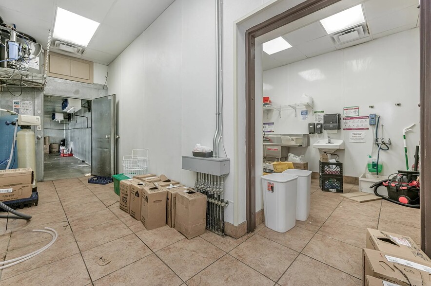 More Photos Of 5815 S Western St, Amarillo Service Station For Sale