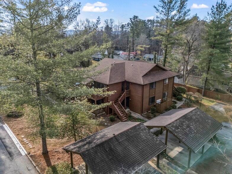 More Photos Of 520 Courtwood Ln, Hendersonville Apartments For Sale