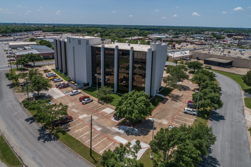 More Photos Of 1800 Teague Dr, Sherman Office For Lease