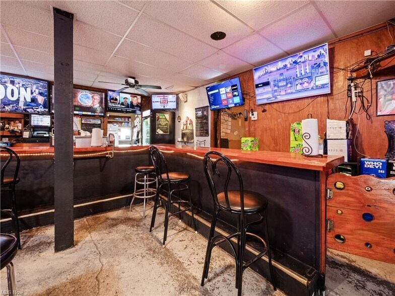 More Photos Of 612 S State St, Crooksville Bar For Sale