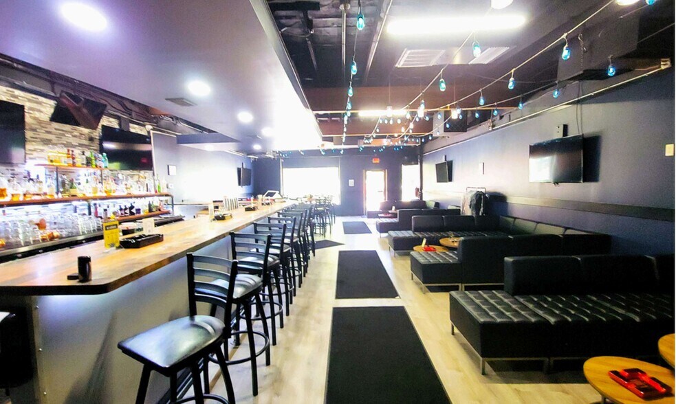 More Photos Of 33409-33425 Grand River Ave, Farmington Office For Sale