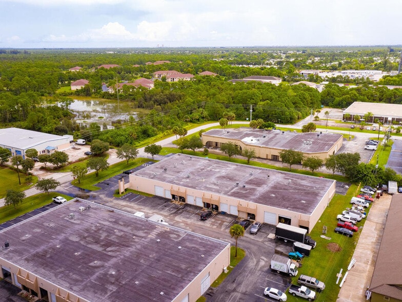 More Photos Of 1360-1396 SE Huffman Rd, Port Saint Lucie Warehouse For Lease
