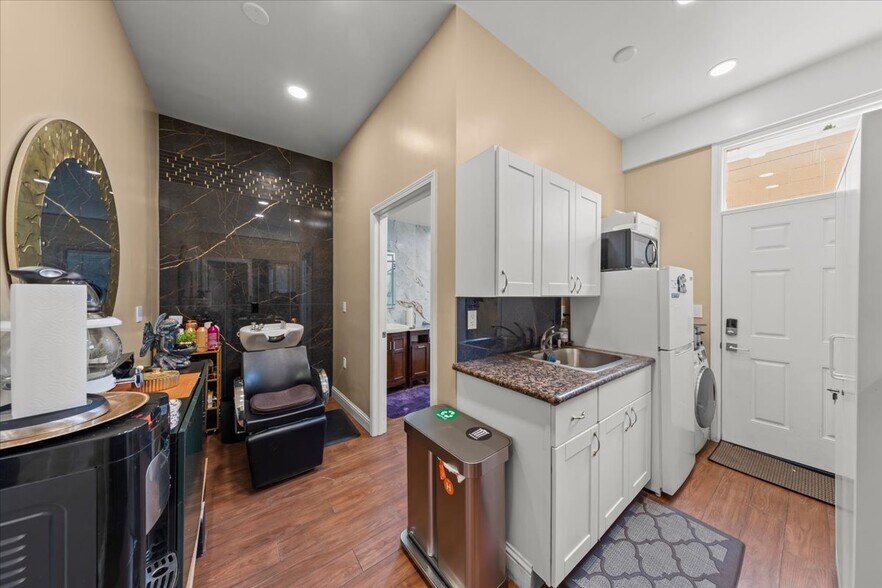More Photos Of 1176 Laurel St, San Carlos Storefront Retail Residential For Sale