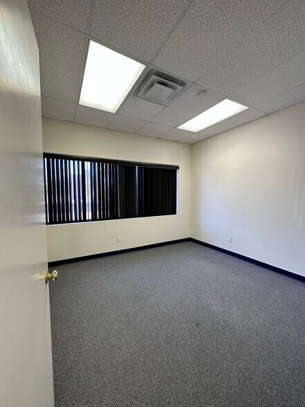 More Photos Of 4601 Hollow Tree Dr, Arlington Office For Lease