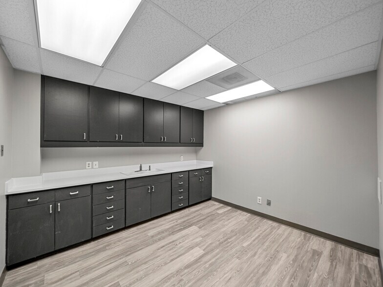 More Photos Of 375 Municipal Dr, Richardson Medical For Sale
