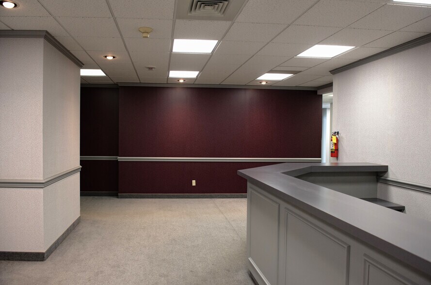 More Photos Of 6 W Federal St, Youngstown Office For Sale