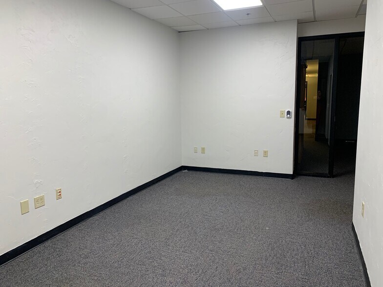 More Photos Of 517 N Westhill Blvd, Appleton Freestanding For Lease
