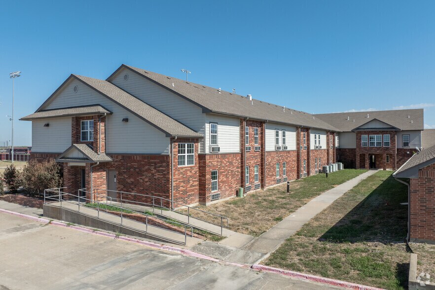 More Photos Of 830 E Princeton Dr, Princeton Hospital For Sale