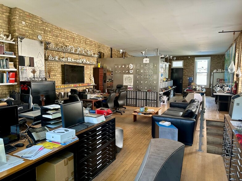 More Photos Of 1906 N Milwaukee Ave, Chicago Service Station For Sale