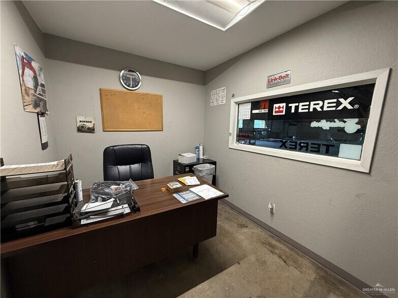 More Photos Of 110 E Expressway 83, La Feria Warehouse For Sale