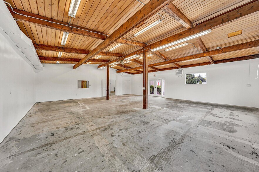 More Photos Of 3664 Colonial Ave, Cave Spring General Retail For Lease