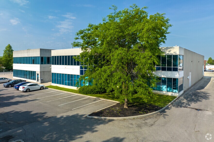 More Photos Of 450 Hood Rd, Markham Showroom For Lease