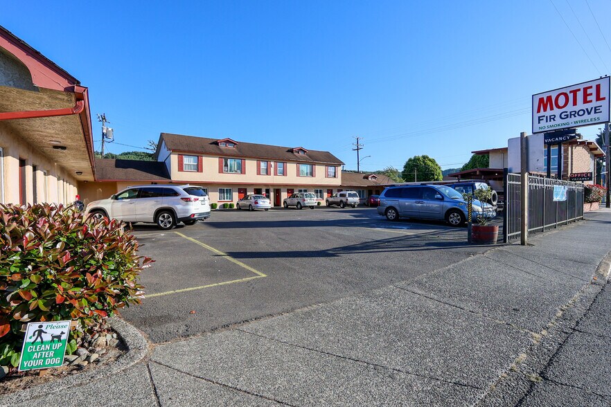 More Photos Of 2178 Winchester Ave, Reedsport Hotel For Sale