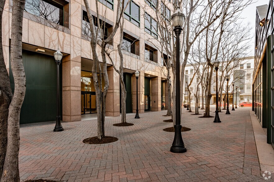 More Photos Of 222 S Harbor Blvd, Anaheim Office For Lease