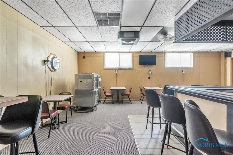 More Photos Of 11407 Corduroy Rd, Curtice Storefront For Sale