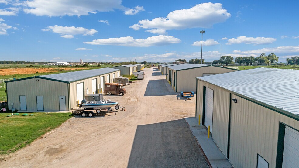 More Photos Of 9053 Ike Byrom Rd, Aubrey Warehouse For Lease