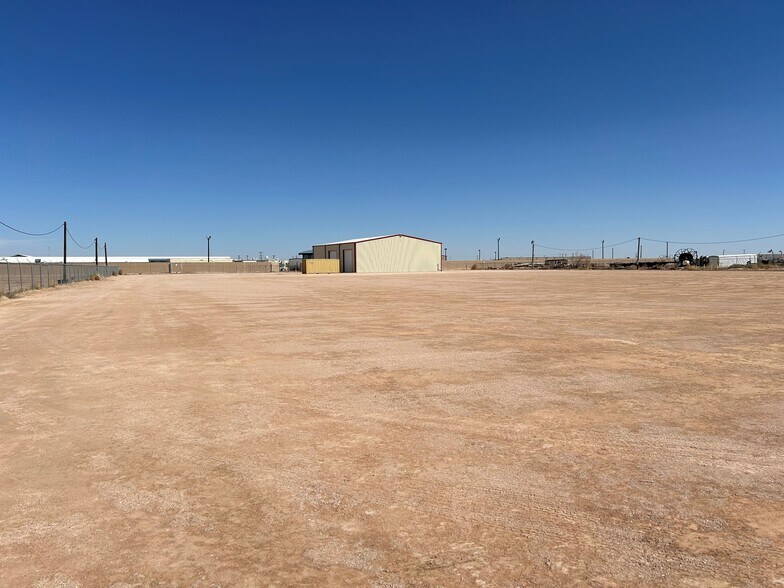 More Photos Of 1463 Oil Mill Rd, Pecos Warehouse For Lease