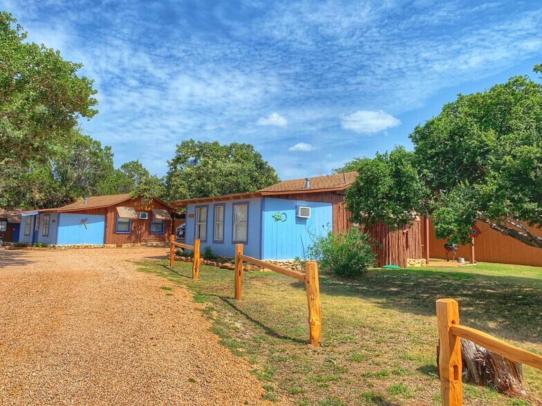 More Photos Of 1400 Ranch Road 261, Buchanan Dam Hotel For Sale