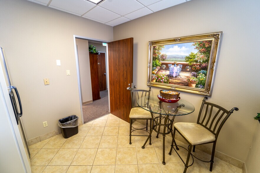 More Photos Of 115 Medical Dr, Victoria Medical For Sale