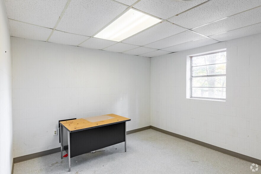 More Photos Of 2605 Ben Hill Rd, East Point Schools For Sale