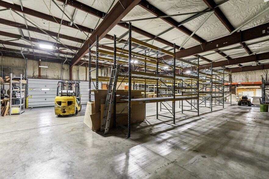 More Photos Of 3939 E 14th St, Des Moines Warehouse For Sale