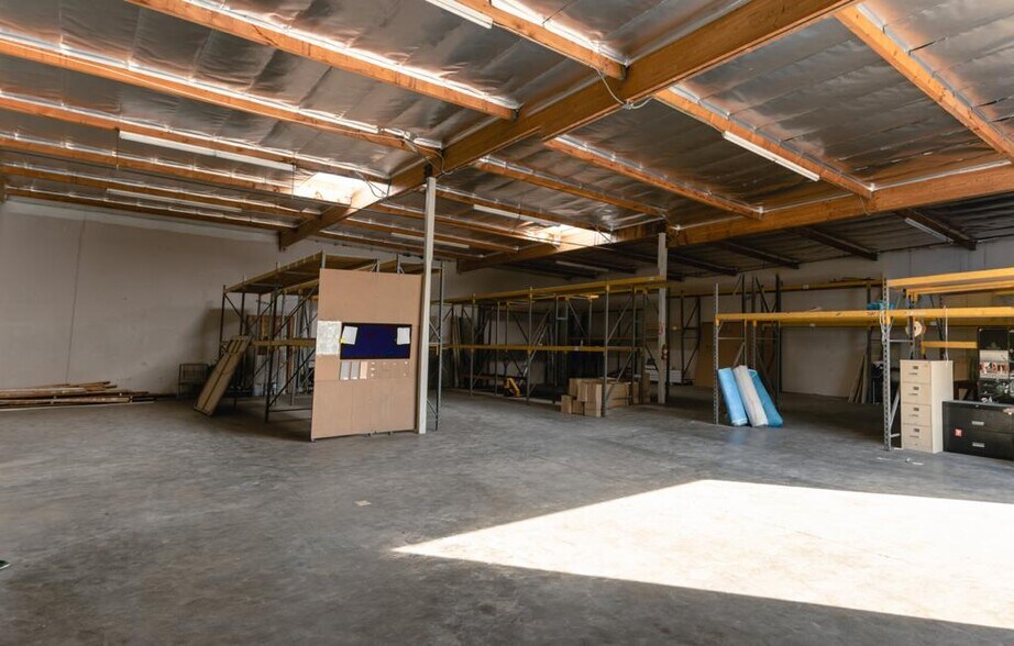 More Photos Of 189 Gentry St, Pomona Warehouse For Lease