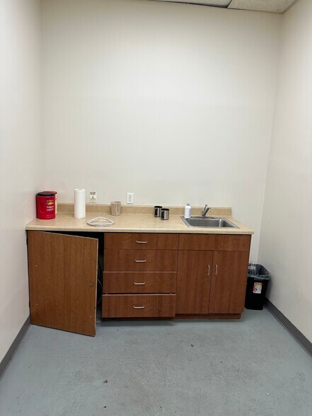 More Photos Of 651 Timpson Plz, Bronx Industrial For Lease