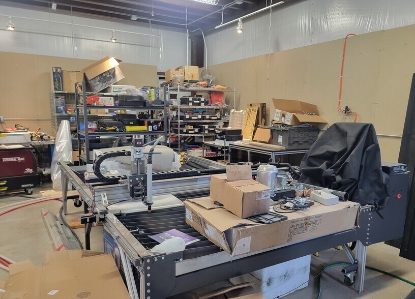 More Photos Of 604 Bonita Dr, Blanco Industrial For Lease