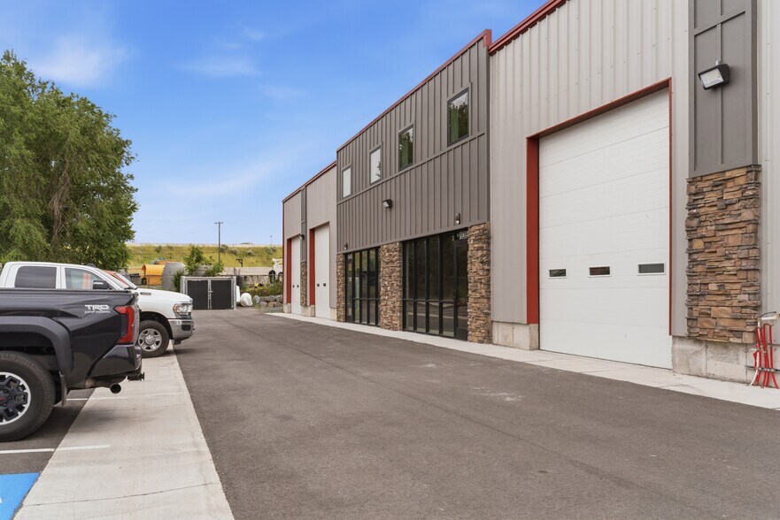 More Photos Of 1938 W 3350 S, Roy Manufacturing For Lease