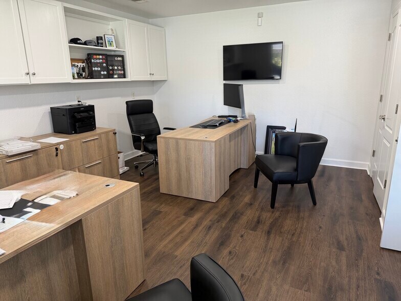 More Photos Of 1391 Plaza Pl, Springdale Office For Sale