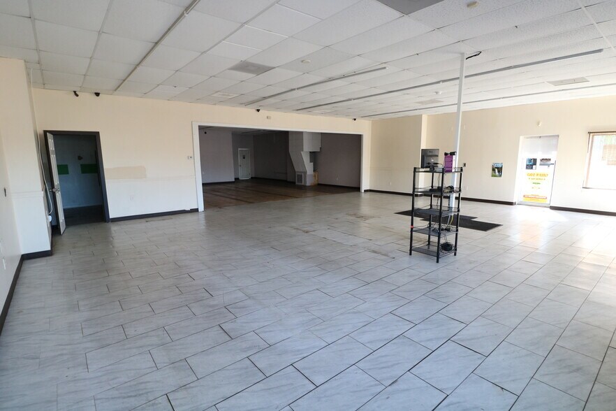 More Photos Of 2418 US Highway 19, Holiday General Retail For Lease