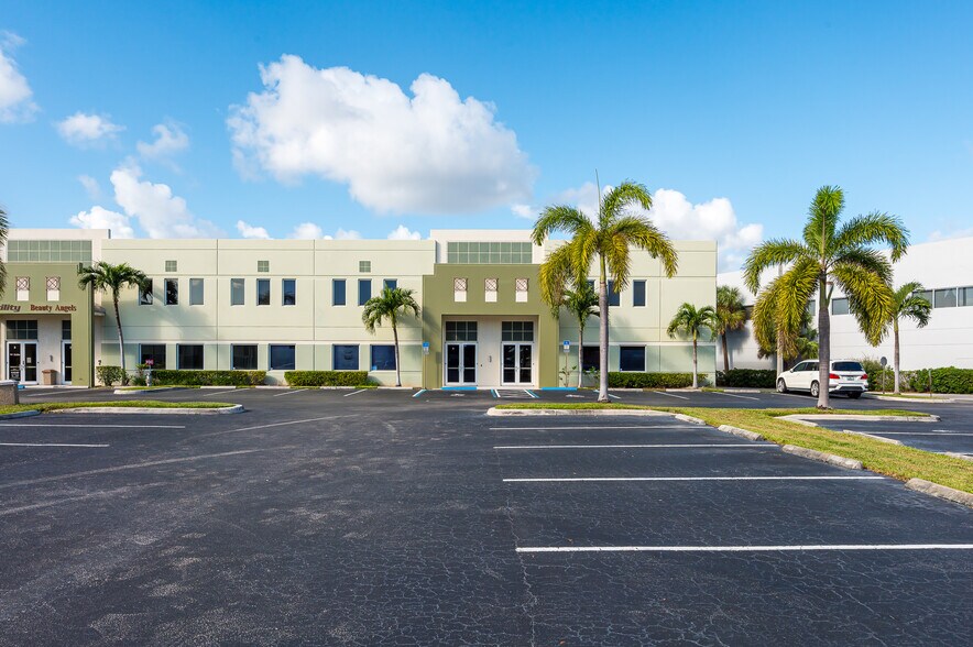 More Photos Of 1200 S Rogers Cir, Boca Raton Warehouse For Lease