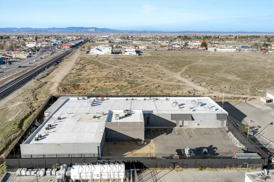 More Photos Of 44211 Yucca Ave, Lancaster Warehouse For Sale