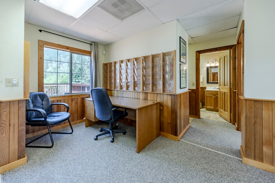 More Photos Of 45632 McKenzie Hwy, Vida Flex For Sale