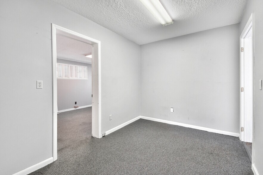 More Photos Of 2968 Rainbow Rd, Jacksonville Medical For Sale