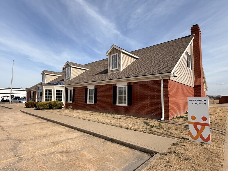 Primary Photo Of 1913 S Elliott St, Pryor Bank For Sale