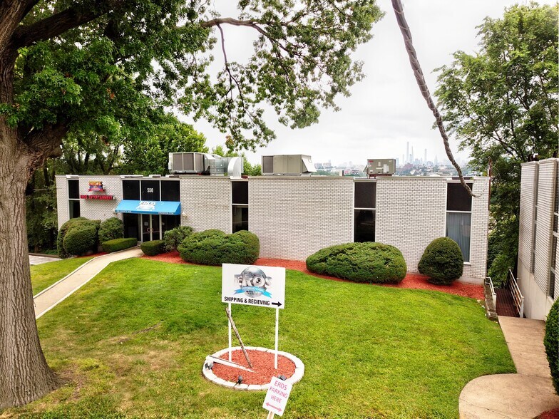 More Photos Of 550 County Ave, Secaucus Showroom For Lease