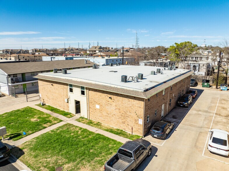 More Photos Of 2404 Louise St, Denton Multifamily For Sale
