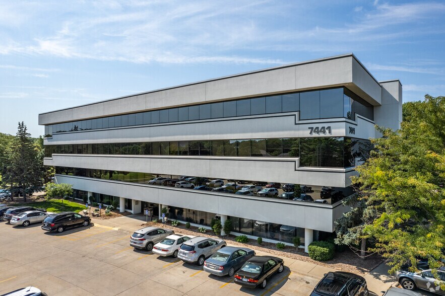 More Photos Of 7441 O St, Lincoln Office For Lease