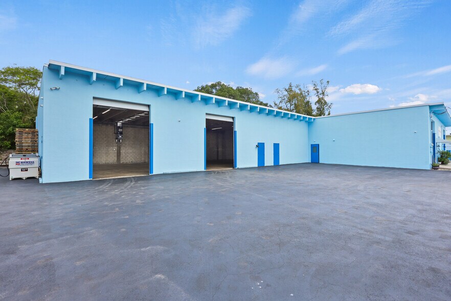 More Photos Of 2605 Kelly Ln, Lake Worth Light Distribution For Lease
