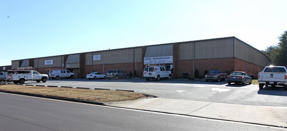 More Photos Of 3707 Alliance Dr, Greensboro Warehouse For Lease