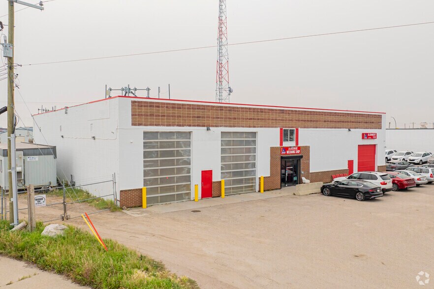 Primary Photo Of 59 East Lake Cres NE, Airdrie Service For Sale